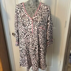 SIMPLY Vera -Leopard Print Nightgown with Pink Trim, size XXL, like NEW